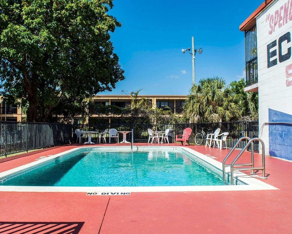 Econo Lodge North North Fort Myers Exteriér fotografie